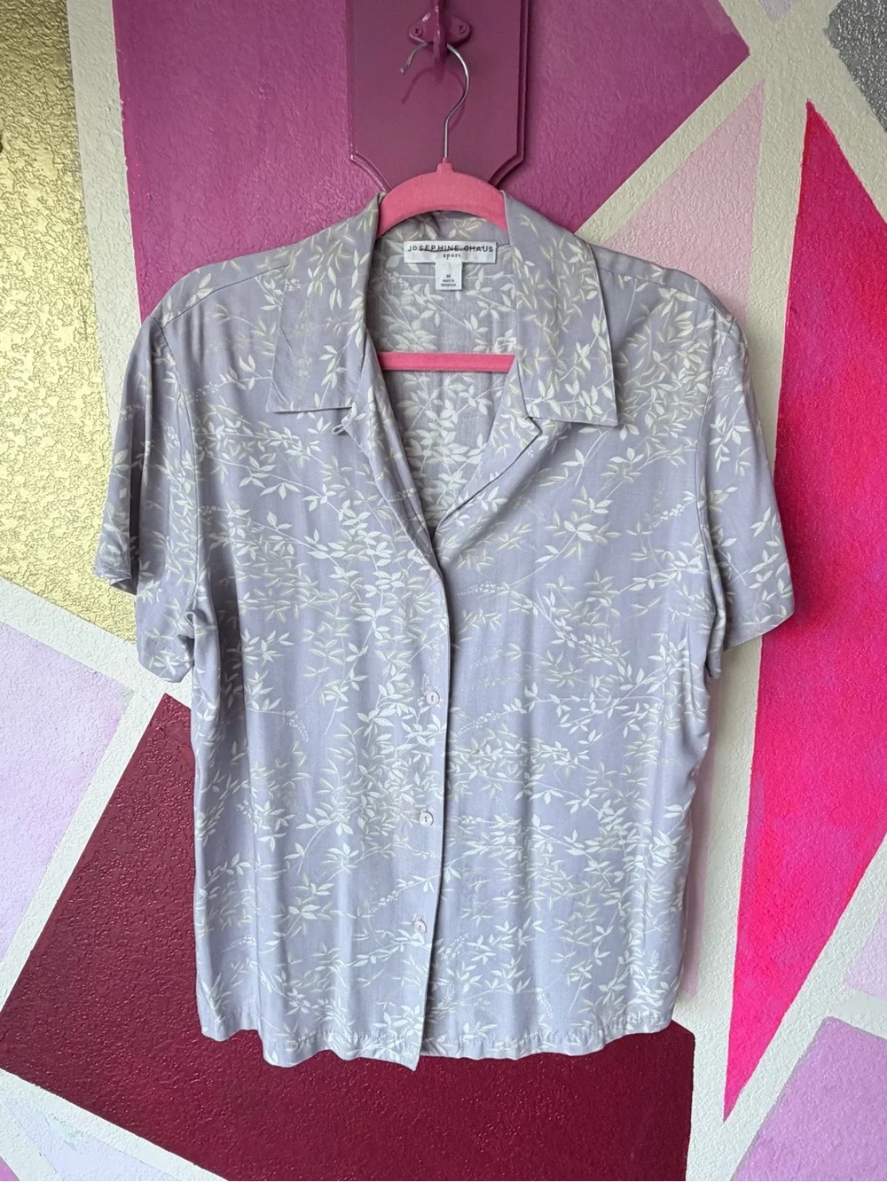 Josephine Chaus Sport Silky Button Down Sz M Lavender Leaf Print Short Sleeve
